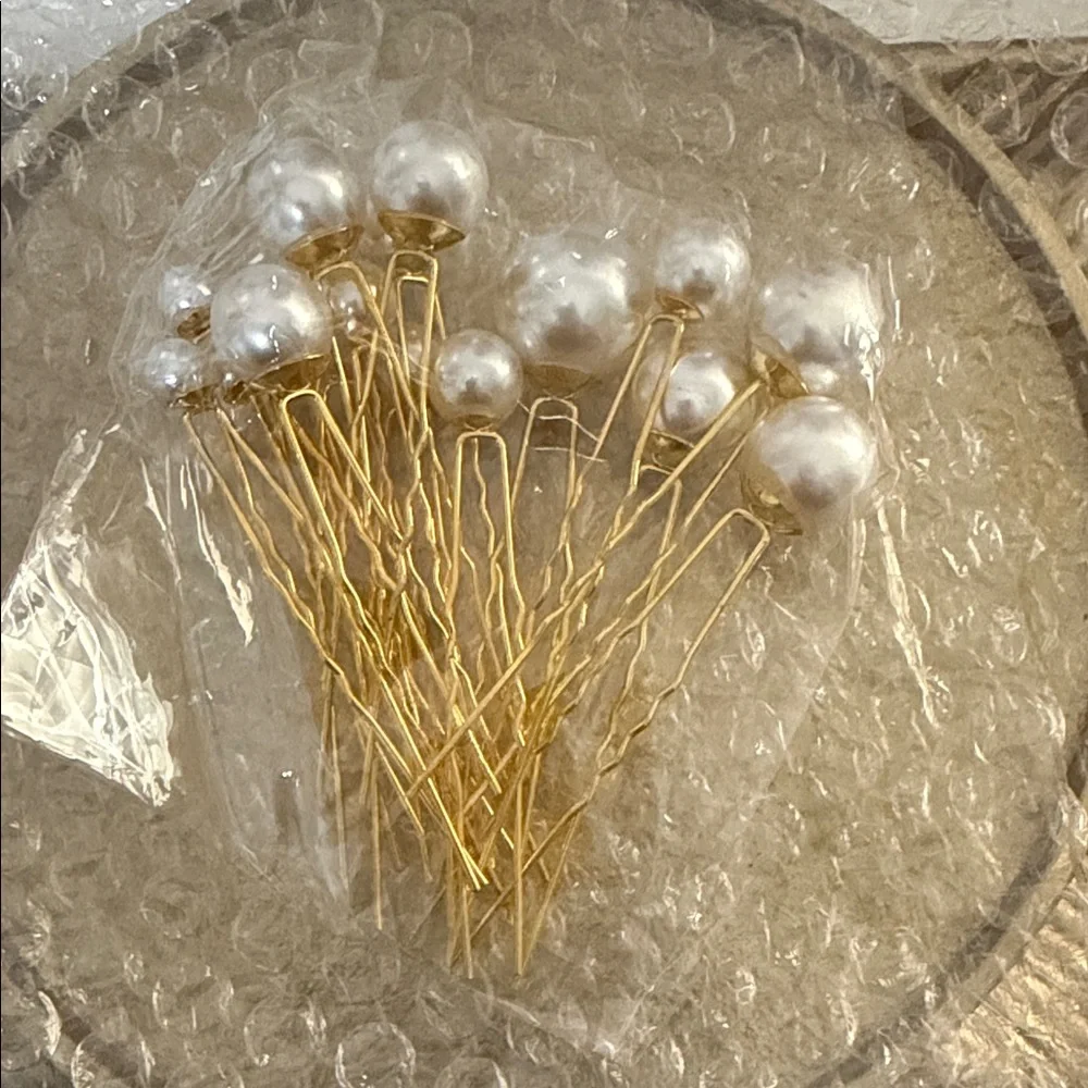 Elegant Gold and Pearl Hair Pins - Picture 1 of 1